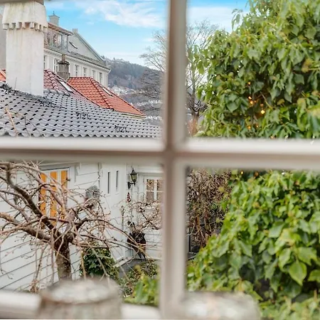 Lysthuset Den Lille - Authentic Wodden House Lägenhet *