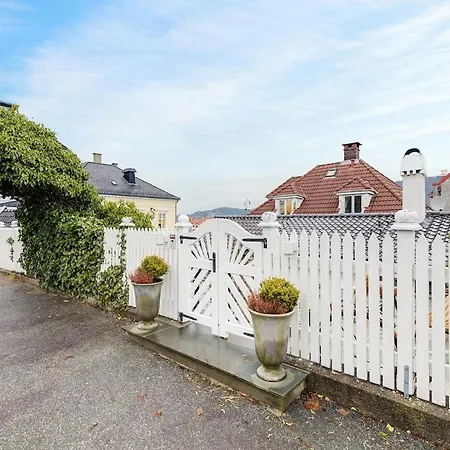 Lysthuset Den Lille - Authentic Wodden House Lägenhet