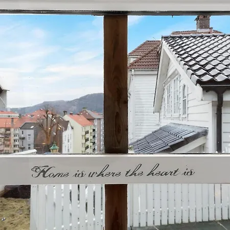 Lysthuset Den Lille - Authentic Wodden House Lägenhet