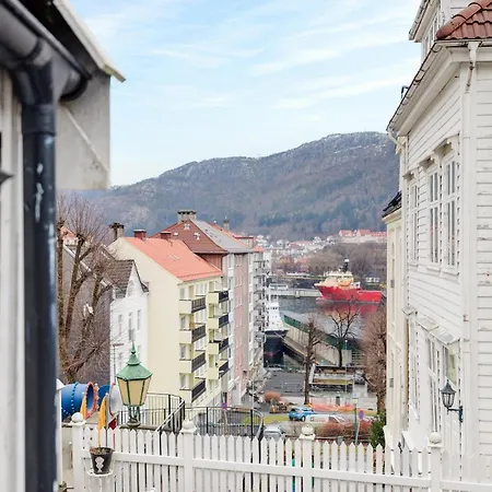 Апартаменти Lysthuset Den Lille - Authentic Wodden House *