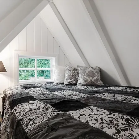 Lysthuset Den Lille - Authentic Wodden House Apartment