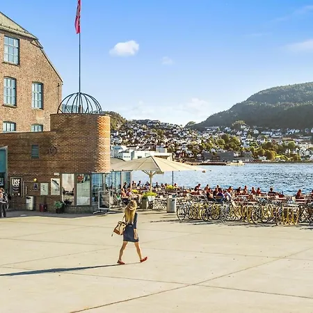 Lysthuset Den Lille - Authentic Wodden House Берген