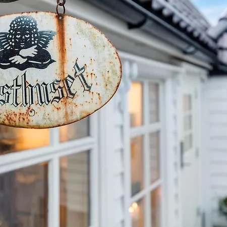 Lysthuset Den Lille - Authentic Wodden House 아파트