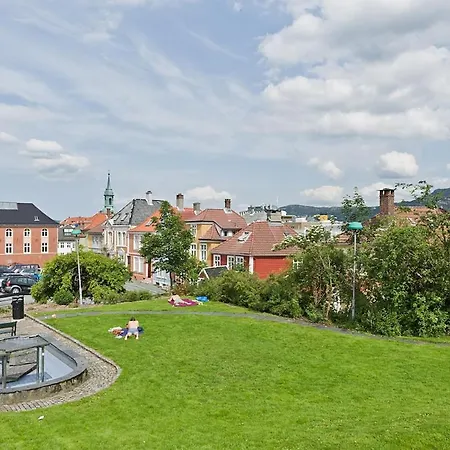 Lysthuset Den Lille - Authentic Wodden House *