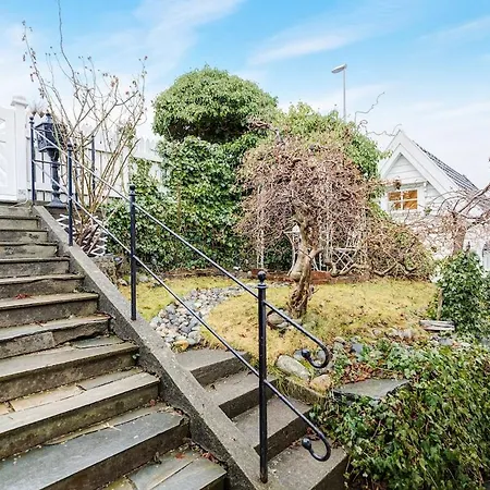 Апартаменти Lysthuset Den Lille - Authentic Wodden House *