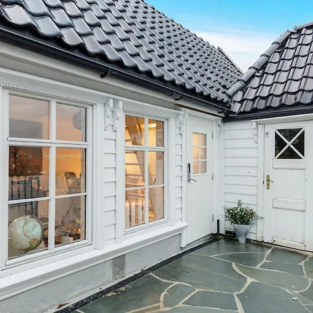 Lysthuset Den Lille - Authentic Wodden House * برغن