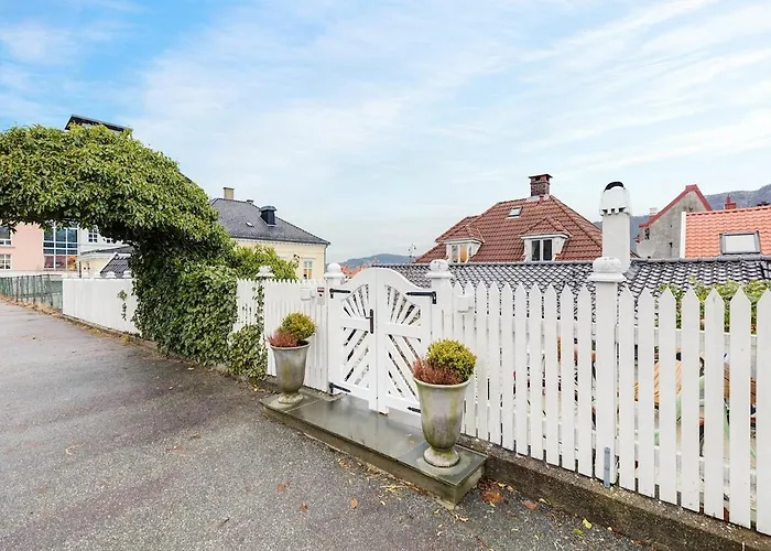 Lysthuset Den Lille - Authentic Wodden House Apartament