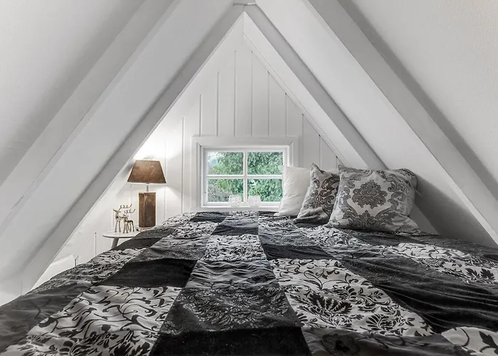 Lysthuset Den Lille - Authentic Wodden House