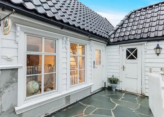 Lysthuset Den Lille - Authentic Wodden House * برغن